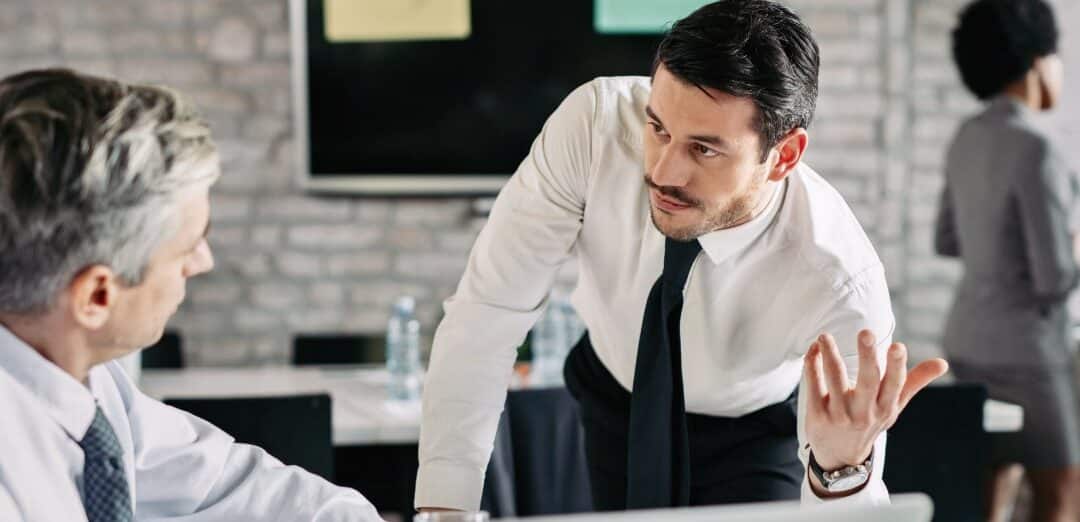 Riesgos regulatorios: qué son, ejemplos y cómo gestionarlos en la empresa